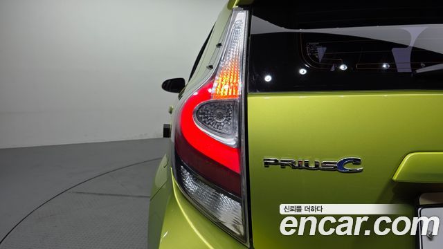 Toyota Prius 2018 — photo 9