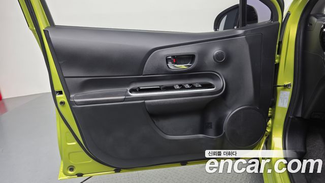 Toyota Prius 2018 — photo 14