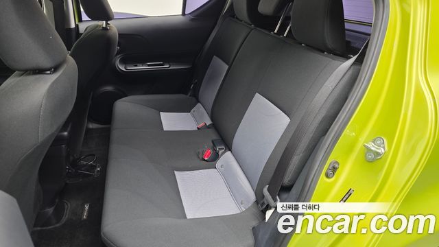 Toyota Prius 2018 — photo 16