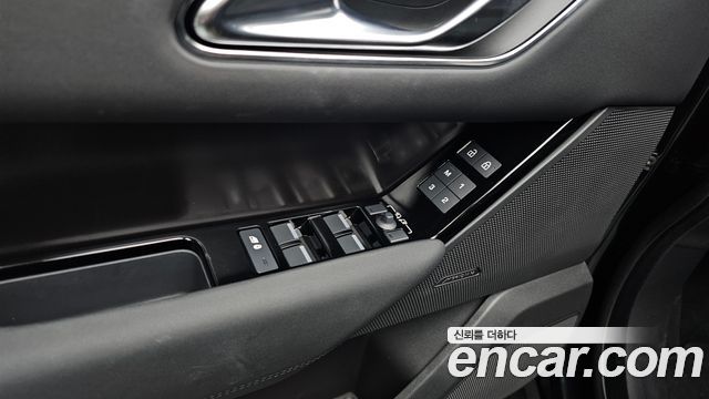 Land Rover Range Rover Velar 2026 — photo 24