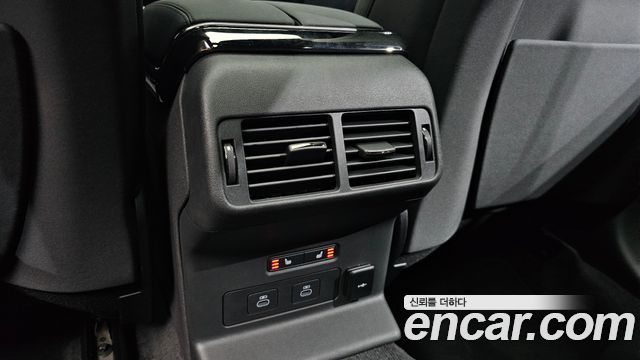 Land Rover Range Rover Velar 2026 — photo 25