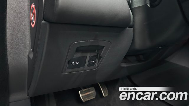 Land Rover Range Rover Velar 2026 — photo 30