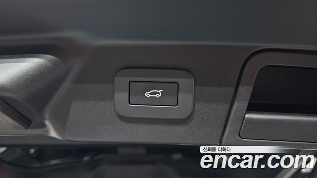 Land Rover Range Rover Velar 2026 — photo 37