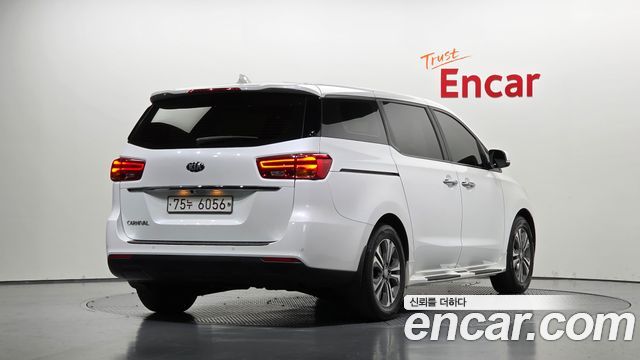Kia Canival 2019 — photo 2