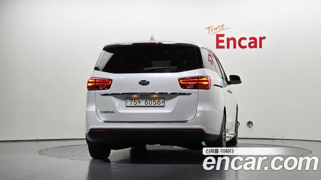 Kia Canival 2019 — photo 4