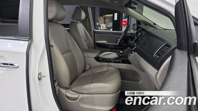 Kia Canival 2019 — photo 17