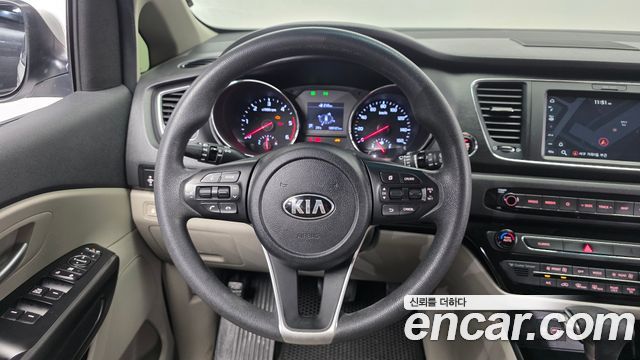 Kia Canival 2019 — photo 19