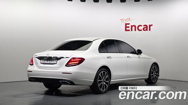 Mercedes-Benz E-Class 2020 — photo 2