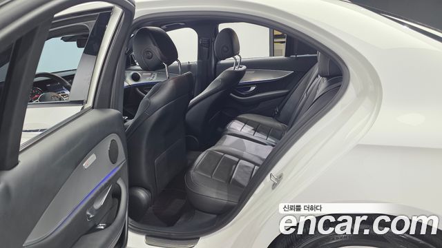 Mercedes-Benz E-Class 2020 — photo 11