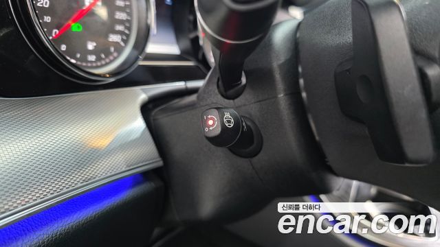 Mercedes-Benz E-Class 2020 — photo 15