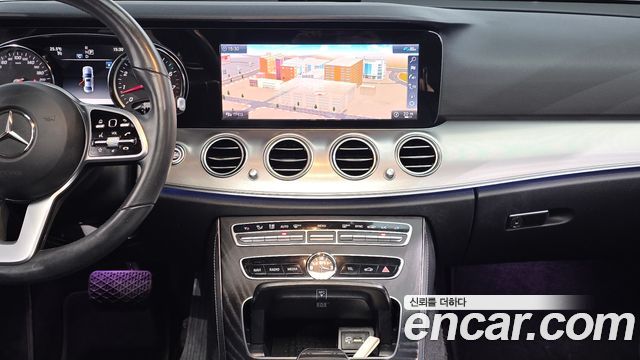Mercedes-Benz E-Class 2020 — photo 19