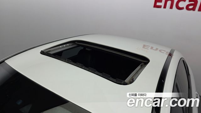 Mercedes-Benz E-Class 2020 — photo 20