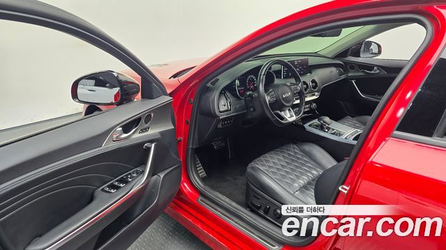 Kia Stinger 2023 — photo 11