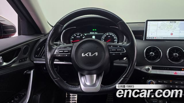 Kia Stinger 2023 — photo 13