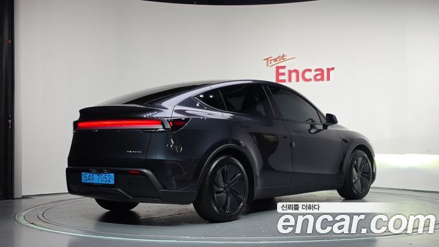 Tesla Model Y 2026 — photo 2
