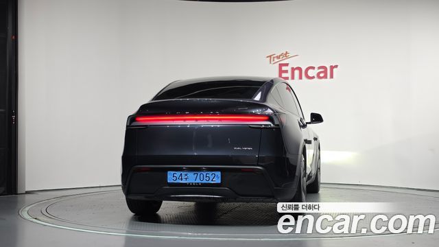Tesla Model Y 2026 — photo 4