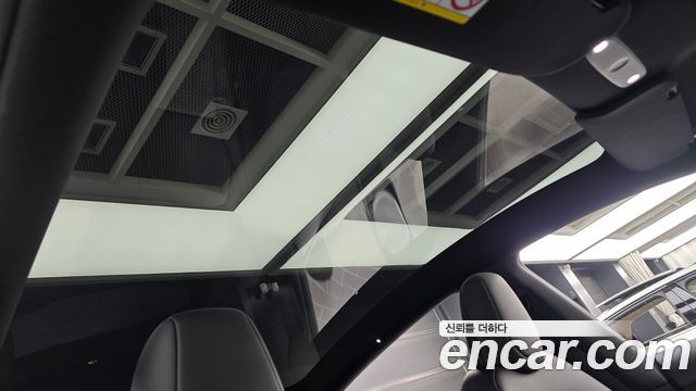 Tesla Model Y 2026 — photo 23