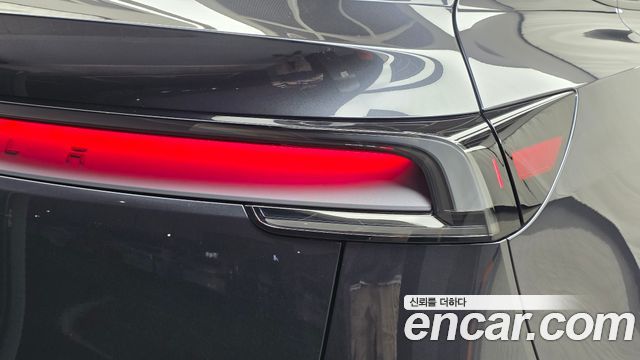 Tesla Model Y 2026 — photo 9