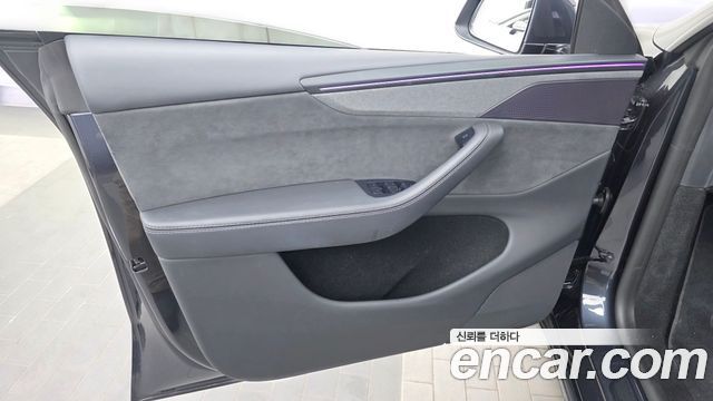 Tesla Model Y 2026 — photo 14