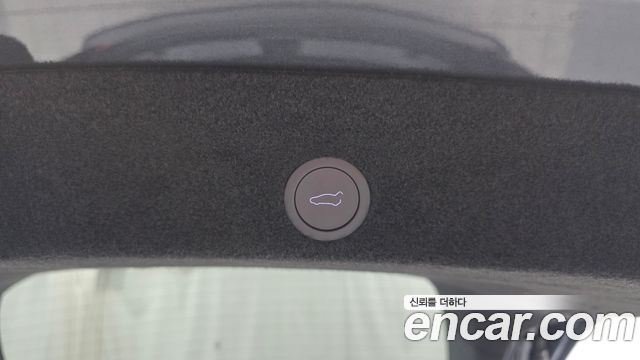 Tesla Model Y 2026 — photo 30