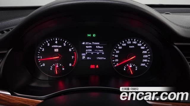 Kia K7 2017 — photo 11