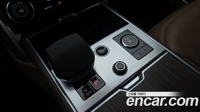 Land Rover Range Rover 2023 — photo 12