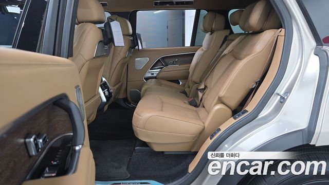 Land Rover Range Rover 2023 — photo 17