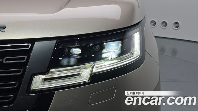 Land Rover Range Rover 2023 — photo 8
