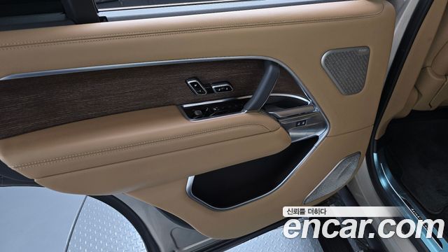 Land Rover Range Rover 2023 — photo 15
