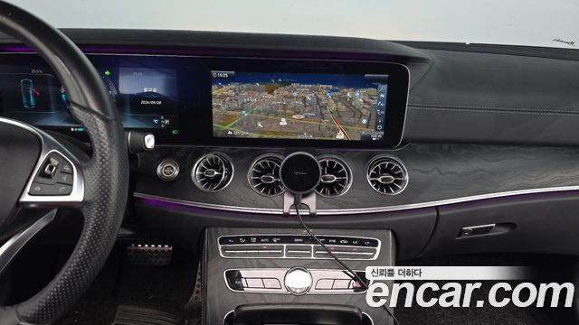 Mercedes-Benz E-Class 2017 — photo 19