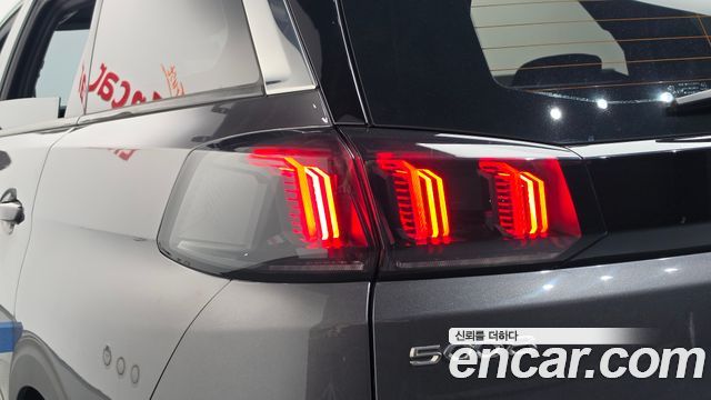 Peugeot 5008 2021 — photo 9