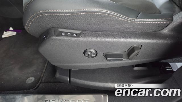 Peugeot 5008 2021 — photo 32