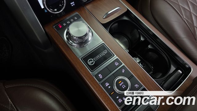 Land Rover Range Rover 2021 — photo 12