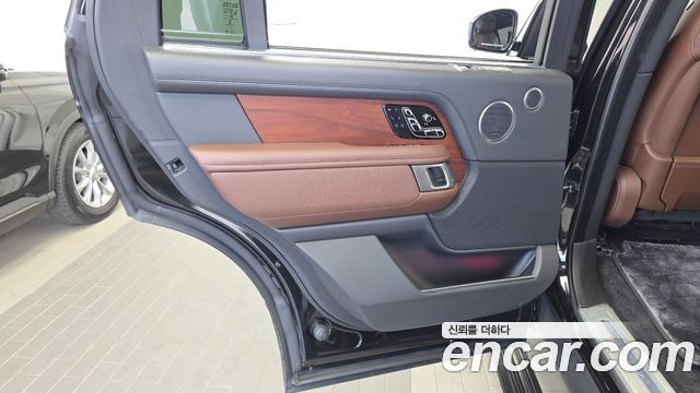 Land Rover Range Rover 2021 — photo 15