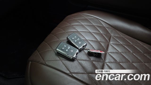Land Rover Range Rover 2021 — photo 16