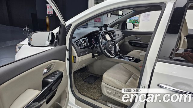 Kia Canival 2018 — photo 13
