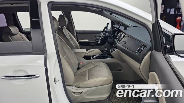 Kia Canival 2018 — photo 17