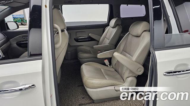 Kia Canival 2018 — photo 18