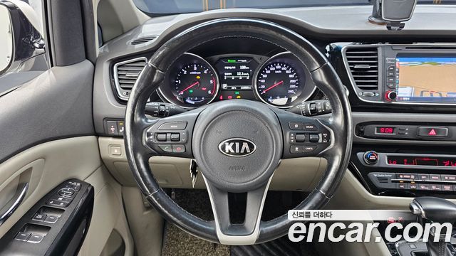 Kia Canival 2018 — photo 19