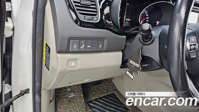 Kia Canival 2018 — photo 23