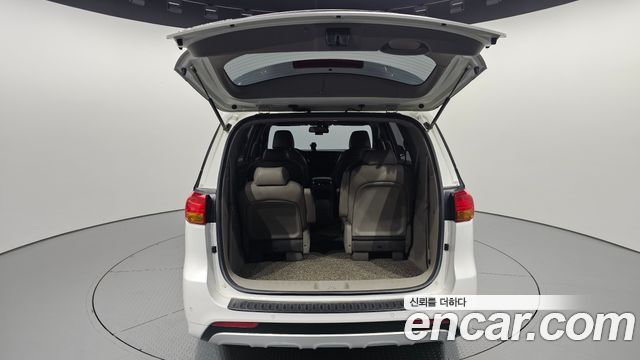 Kia Canival 2018 — photo 26
