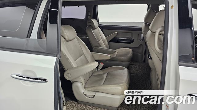 Kia Canival 2018 — photo 16