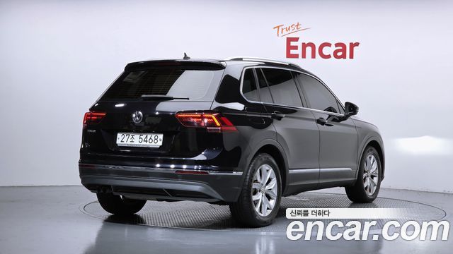 Volkswagen Tiguan 2018 — photo 2
