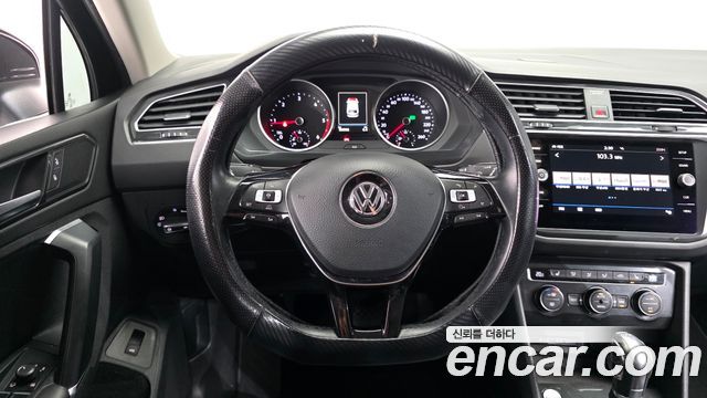 Volkswagen Tiguan 2018 — photo 12