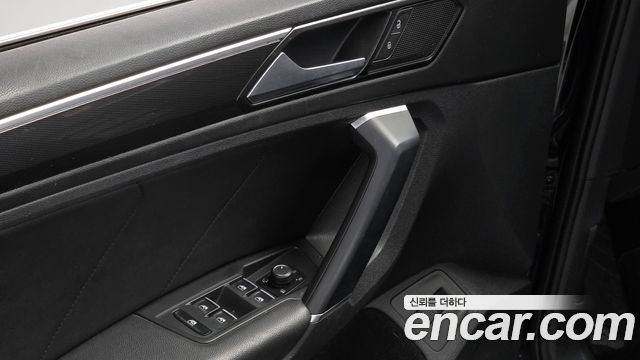 Volkswagen Tiguan 2018 — photo 16