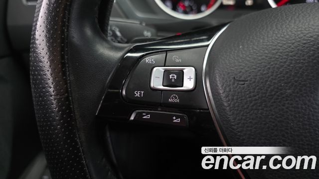 Volkswagen Tiguan 2018 — photo 17