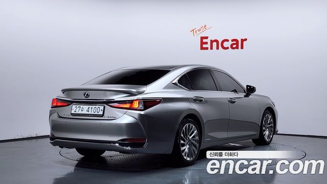 Lexus ES 2019 — photo 2