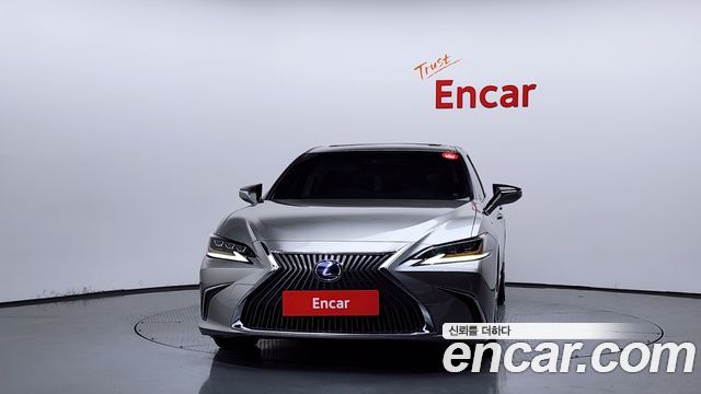 Lexus ES 2019 — photo 3