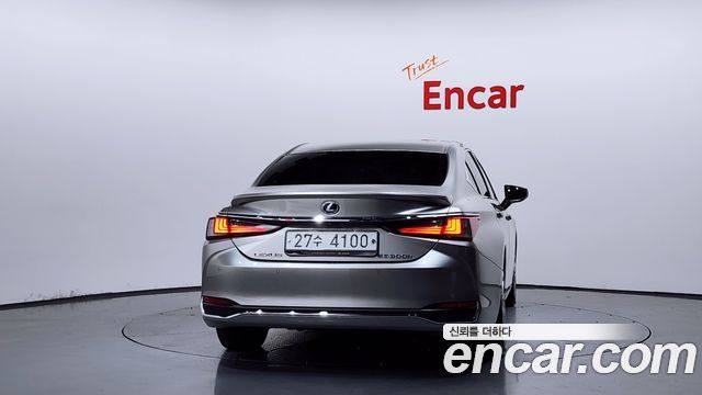 Lexus ES 2019 — photo 4