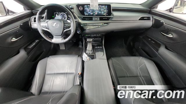 Lexus ES 2019 — photo 10